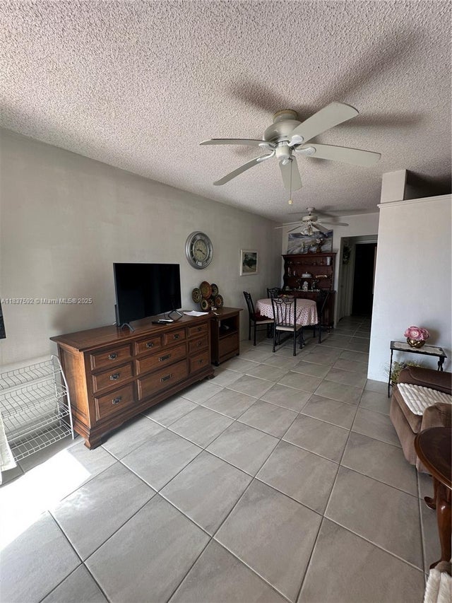 3 of 19 - 920 Sw 11th Ave 12a, Hallandale Beach, FL