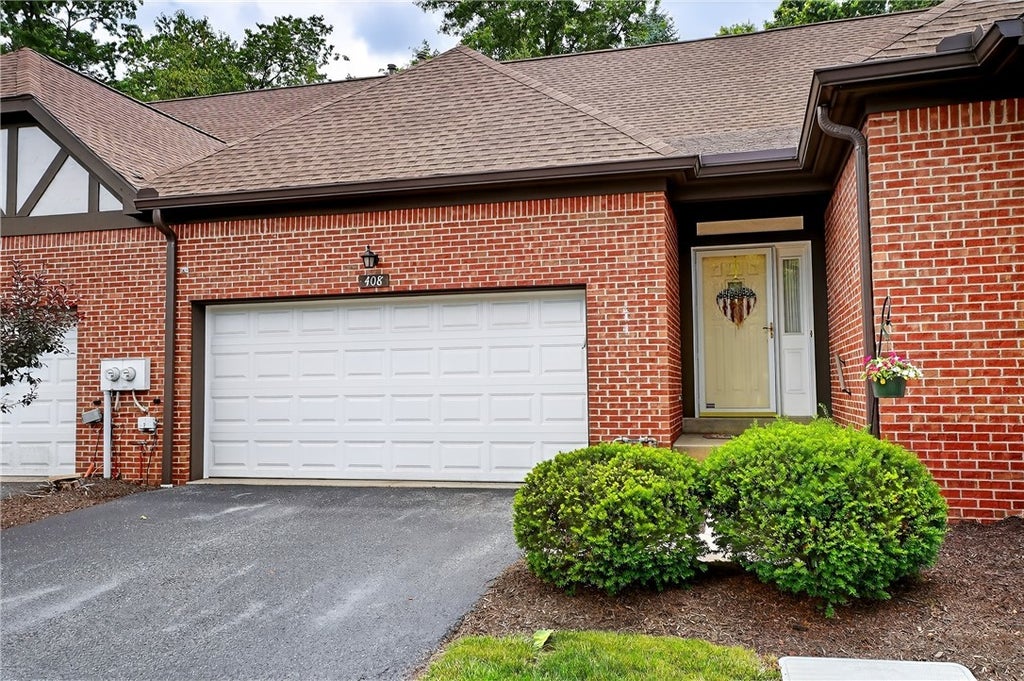 408 Kingsberry Circle, Mt Lebanon