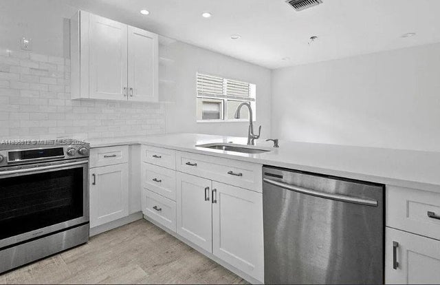 4 of 17 - 103 Lake Terry Dr, West Palm Beach, FL