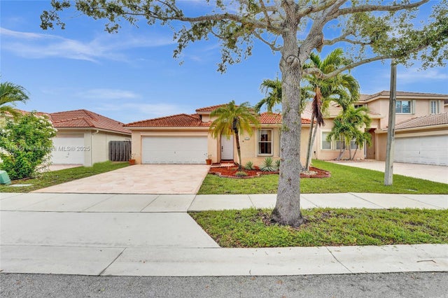 1 of 32 - 14125 S Cypress Cove Cir, Davie, FL