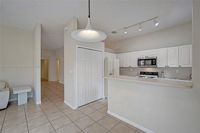 2 of 32 - 14125 S Cypress Cove Cir, Davie, FL