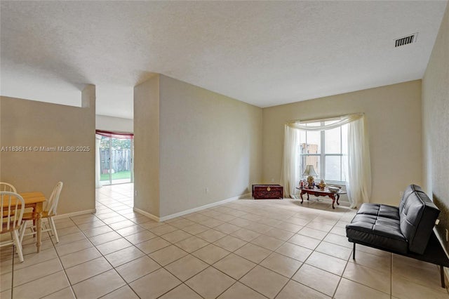3 of 32 - 14125 S Cypress Cove Cir, Davie, FL