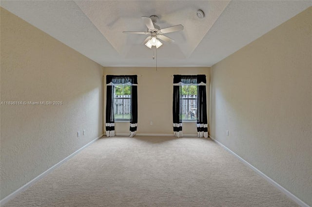 5 of 32 - 14125 S Cypress Cove Cir, Davie, FL