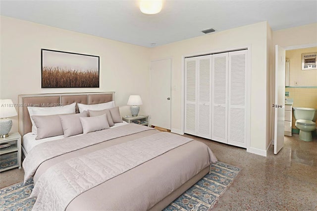 2 of 11 - 1643 Jefferson St, Hollywood, FL