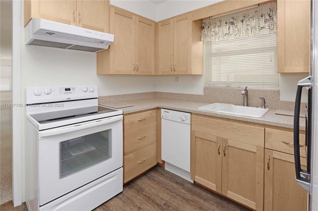 5 of 11 - 1643 Jefferson St, Hollywood, FL