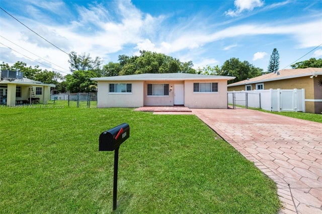 2 of 39 - 312 Sw 2nd Ter, Hallandale Beach, FL