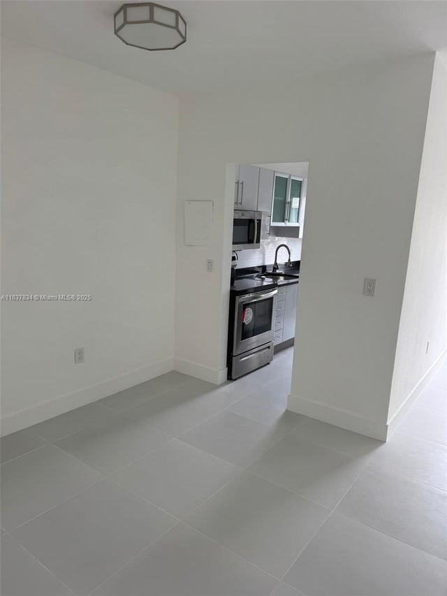 4 of 10 - 320 85th St 24, Miami Beach, FL