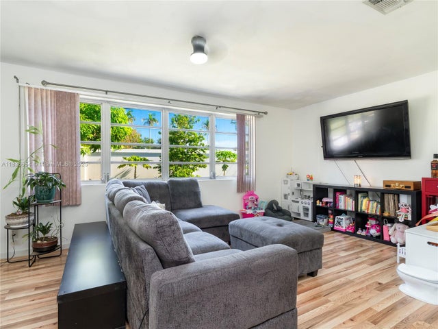2 of 22 - 6530 Tyler St, Hollywood, FL