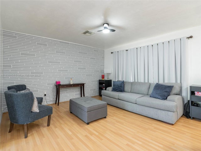 3 of 22 - 6530 Tyler St, Hollywood, FL