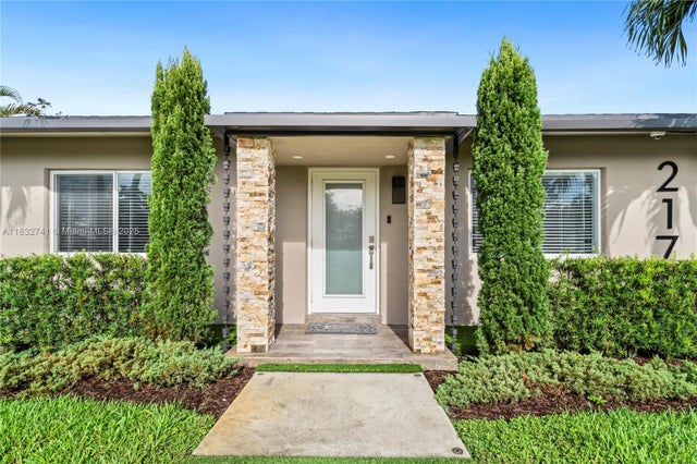 2 of 43 - 217 E Acre Dr, Plantation, FL