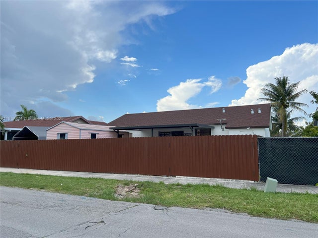 4 of 30 - 12554 Sw 211th Ter, Miami, FL