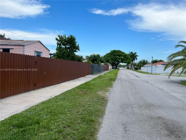 5 of 30 - 12554 Sw 211th Ter, Miami, FL