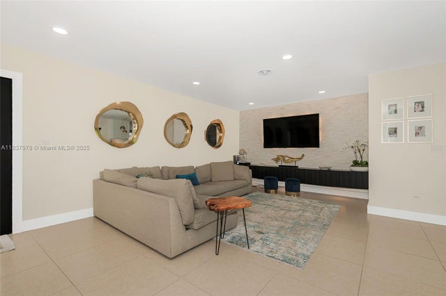 4 of 34 - 9865 Sw 16th St, Miami, FL