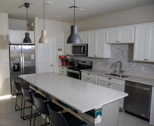 3 of 22 - 2393 Post St, Palm Springs, FL