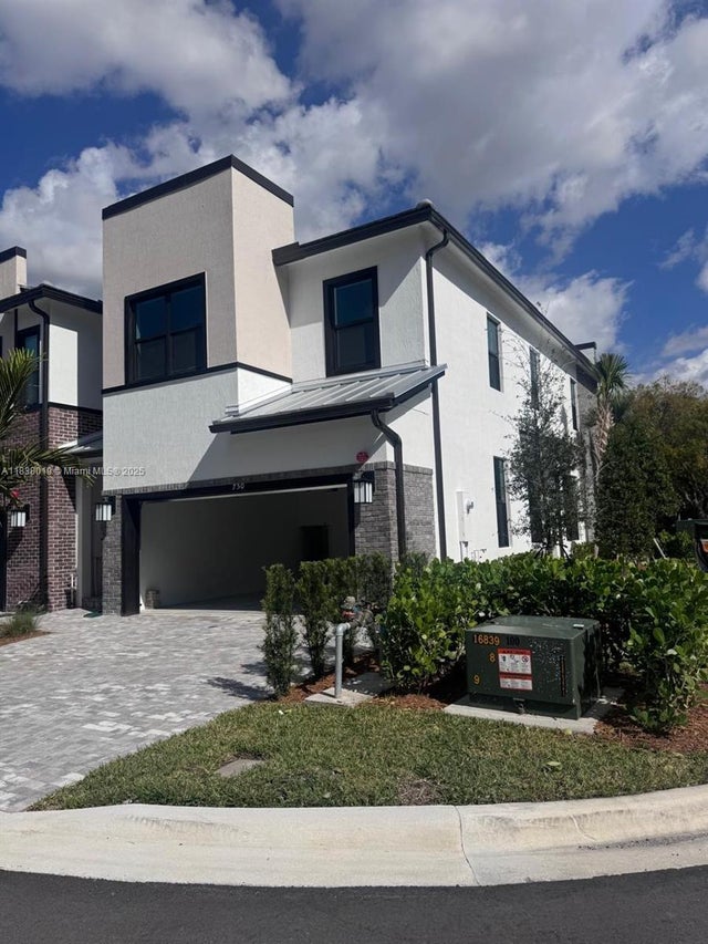 1 of 32 - 750 Nw 82nd Ter, Plantation, FL