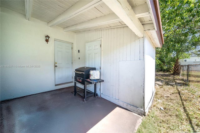 3 of 19 - 2824 Nw 8th St, Fort Lauderdale, FL