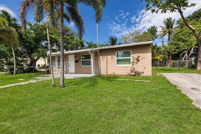 3 of 30 - 1609 S 23rd Ave, Hollywood, FL