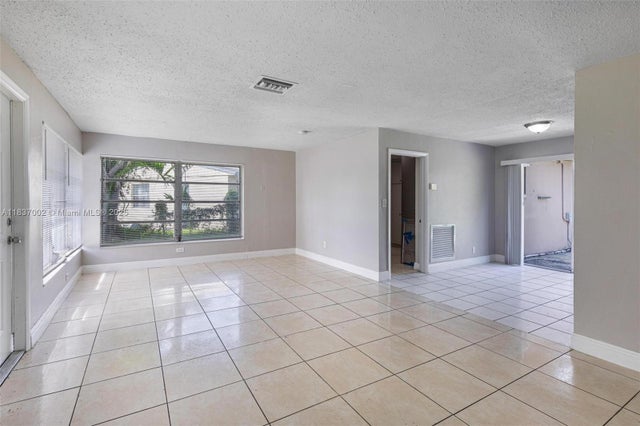 4 of 30 - 1609 S 23rd Ave, Hollywood, FL