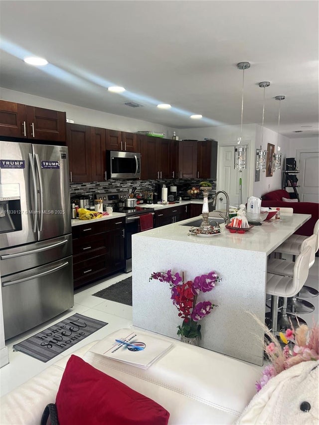 1 of 8 - 11925 Sw 6th St, Miami, FL