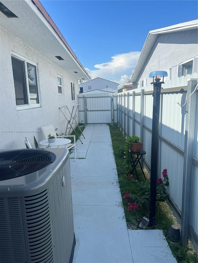 3 of 8 - 11925 Sw 6th St, Miami, FL