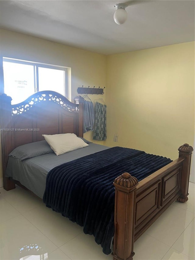 5 of 8 - 11925 Sw 6th St, Miami, FL