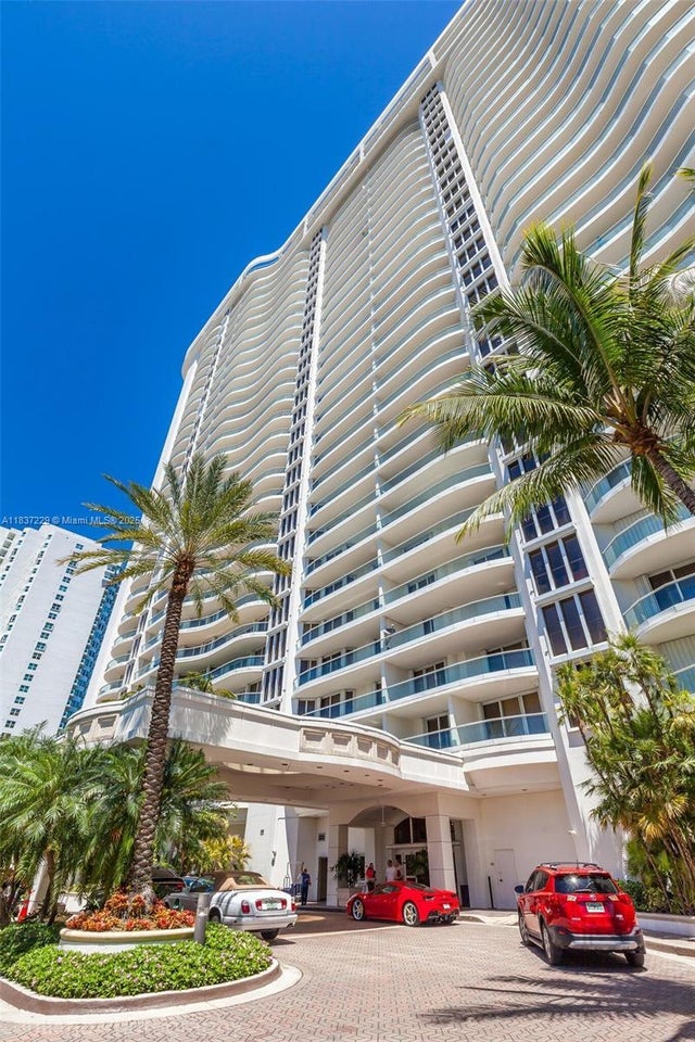 2 of 33 - 7000 Island Blvd 2504, Aventura, FL