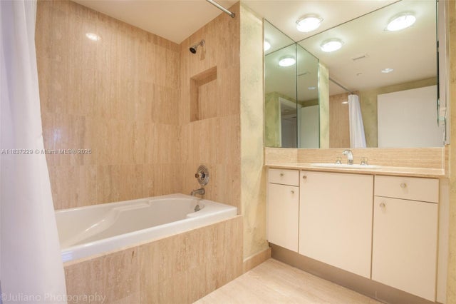 3 of 33 - 7000 Island Blvd 2504, Aventura, FL