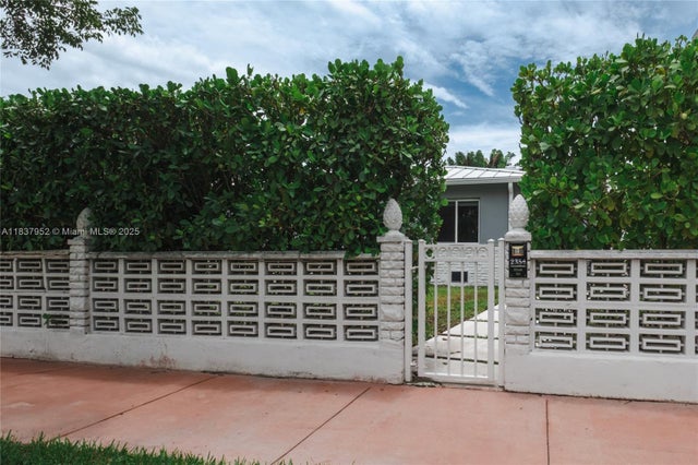 1 of 23 - 2354 Alton Rd, Miami Beach, FL