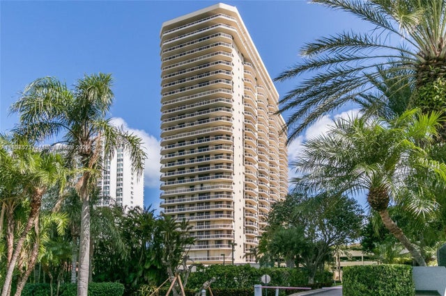 4 of 46 - 20191 E Country Club Dr 2206, Aventura, FL