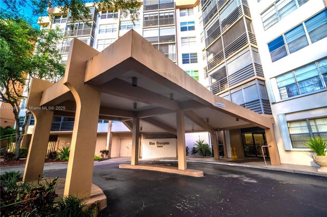 1300 Saint Charles Pl 613, Pembroke Pines