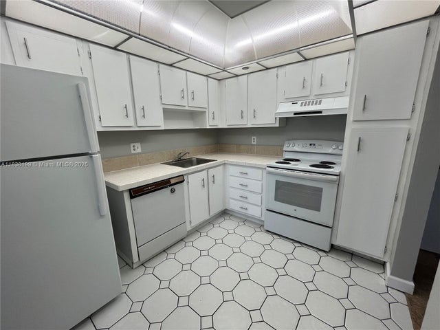 4 of 31 - 1300 Saint Charles Pl 613, Pembroke Pines, FL