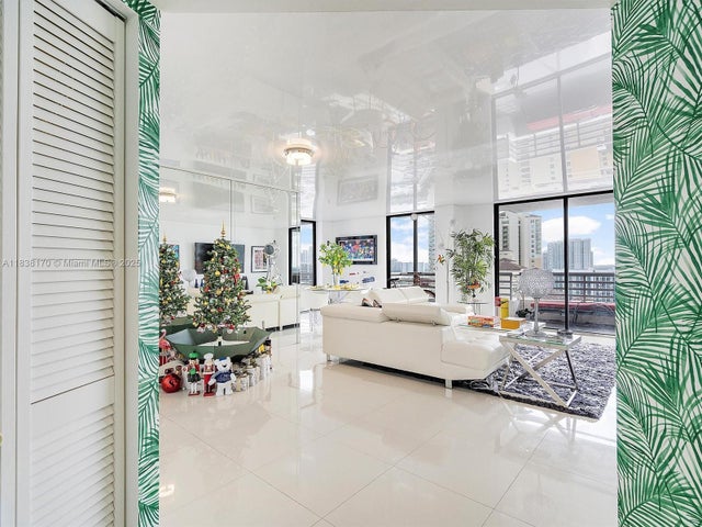 2 of 42 - N/A, Aventura, FL