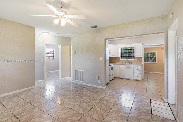 5 of 30 - 6416 N Grant St, Hollywood, FL
