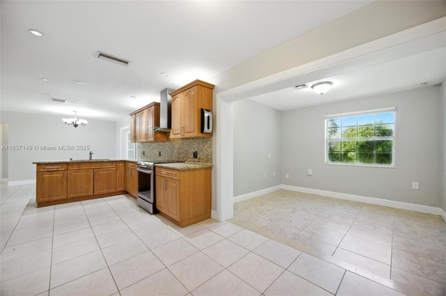 3 of 30 - 9540 Nw 25th St, Sunrise, FL