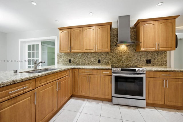 5 of 30 - 9540 Nw 25th St, Sunrise, FL