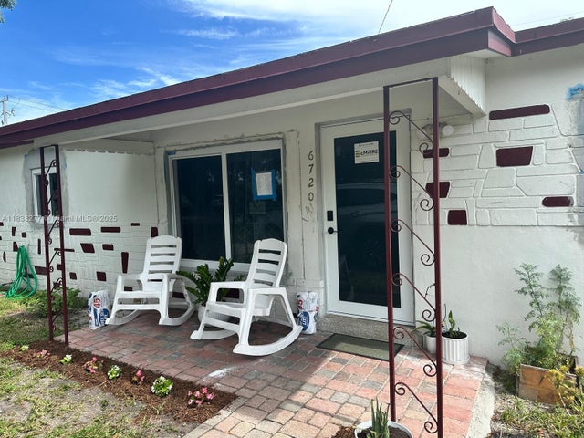 1 of 7 - 6720 Park St, Hollywood, FL