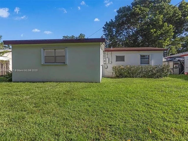 2 of 7 - 6720 Park St, Hollywood, FL