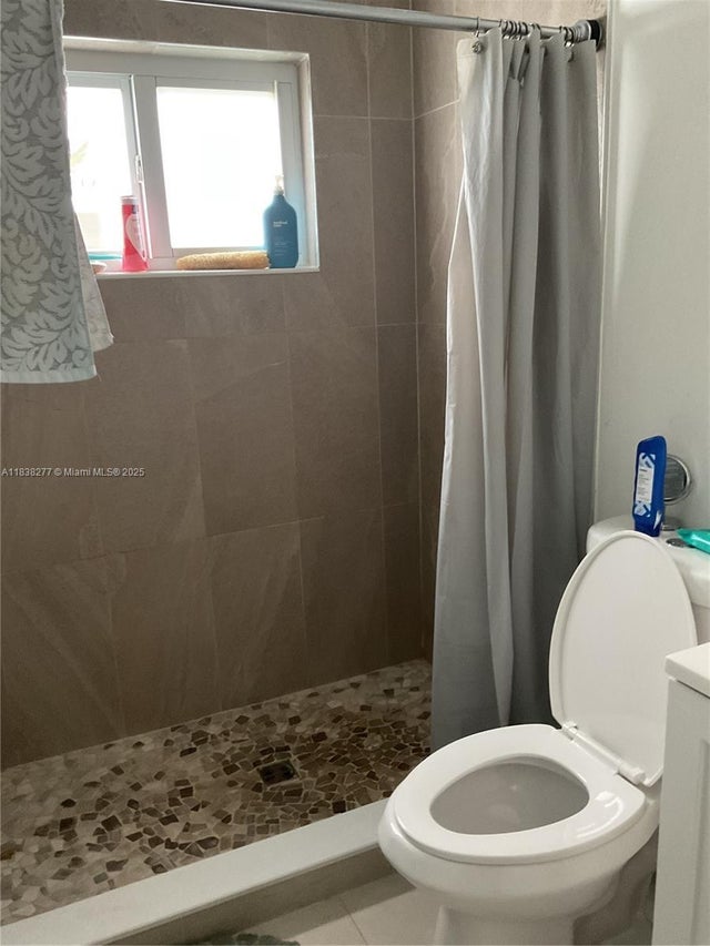 5 of 7 - 6720 Park St, Hollywood, FL