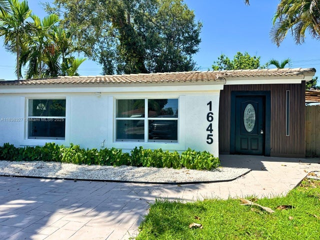 3 of 20 - 1645 Ne 175th St, North Miami Beach, FL