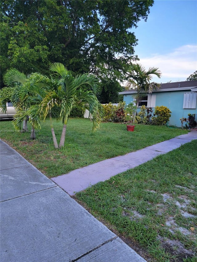 2 of 11 - 1760 Nw 135th St, Miami, FL