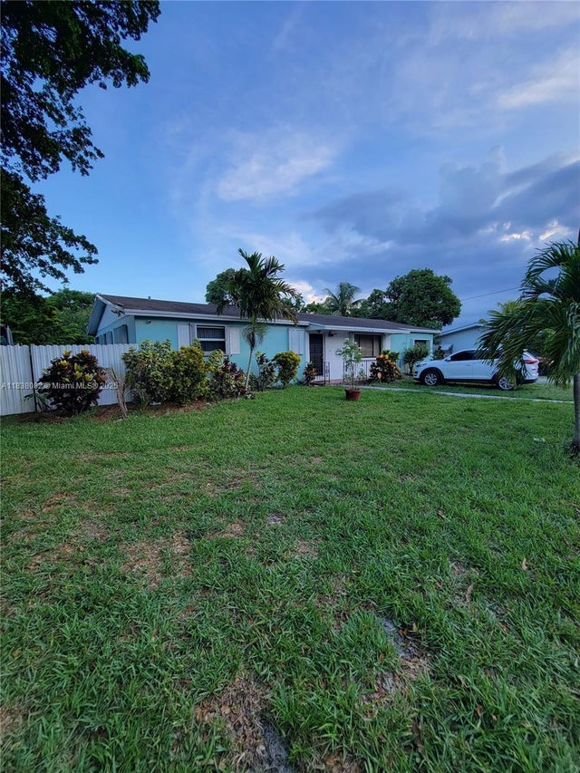 3 of 11 - 1760 Nw 135th St, Miami, FL