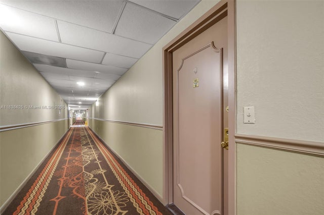 4 of 34 - 4001 Hillcrest Dr 812, Hollywood, FL