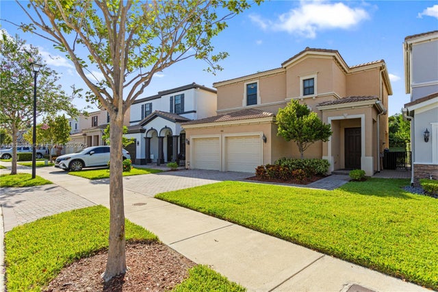4 of 71 - 19111 Ne 8th Ct, Miami, FL