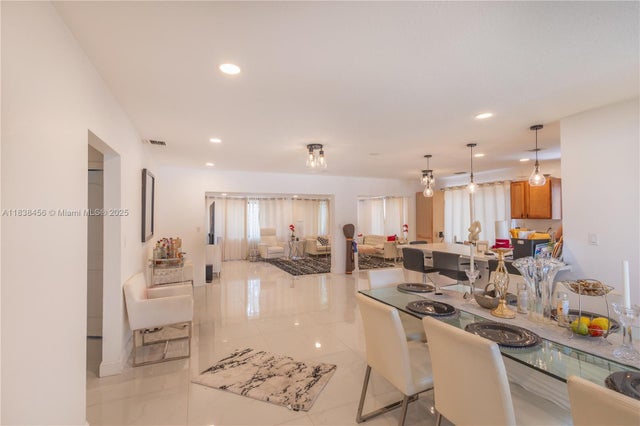1 of 25 - 2841 Nw 9th Ave, Wilton Manors, FL