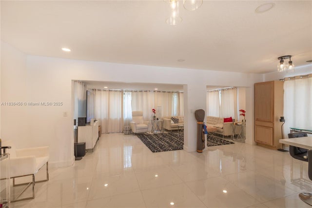 4 of 25 - 2841 Nw 9th Ave, Wilton Manors, FL