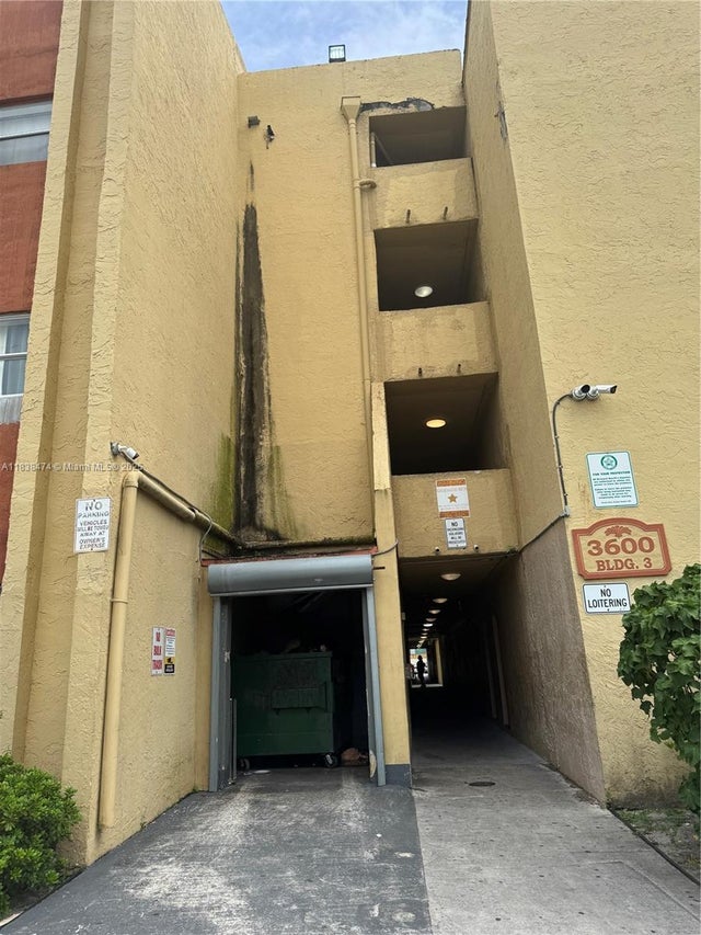 2 of 19 - 3610 Nw 21st St 413, Lauderdale Lakes, FL