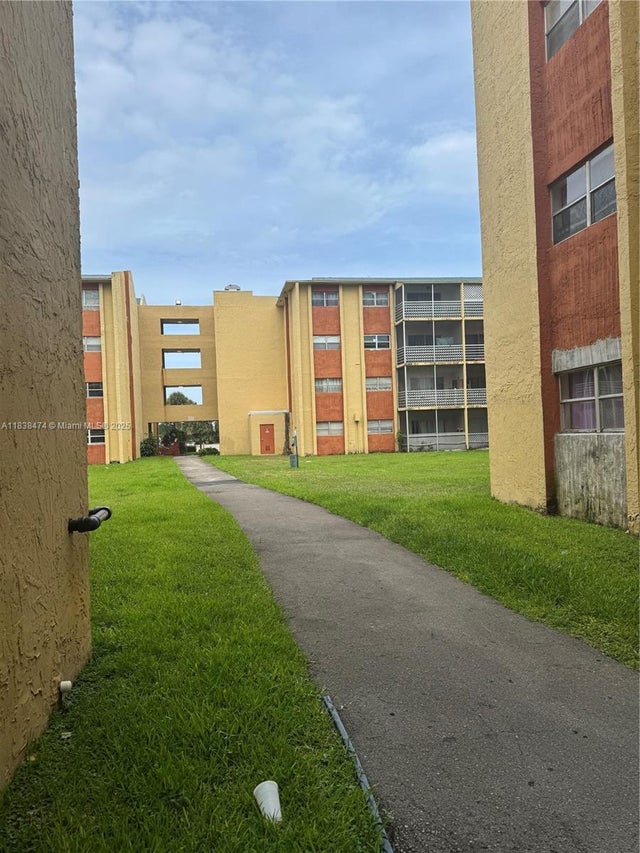 3 of 19 - 3610 Nw 21st St 413, Lauderdale Lakes, FL