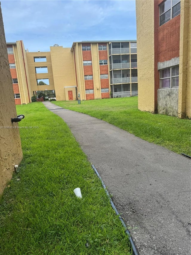 4 of 19 - 3610 Nw 21st St 413, Lauderdale Lakes, FL