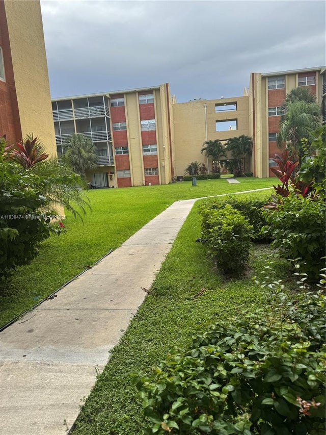 5 of 19 - 3610 Nw 21st St 413, Lauderdale Lakes, FL