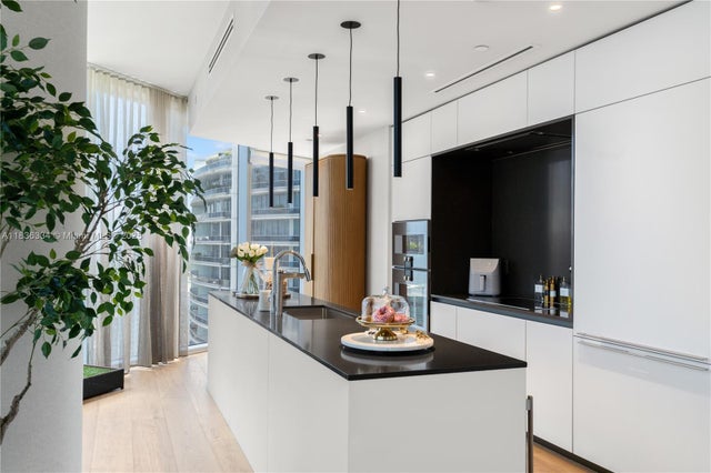 3 of 21 - 300 Biscayne Blvd Way 4707, Miami, FL